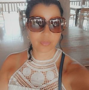 Meet your Posher, Layla